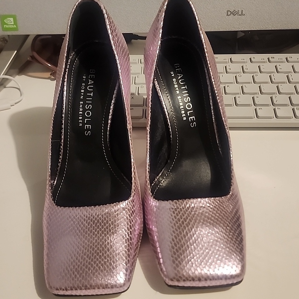 BEAUTIISOLES ABIGAIL SQUARE TOE PUMP IN PINK METALLIC SIZE 5
